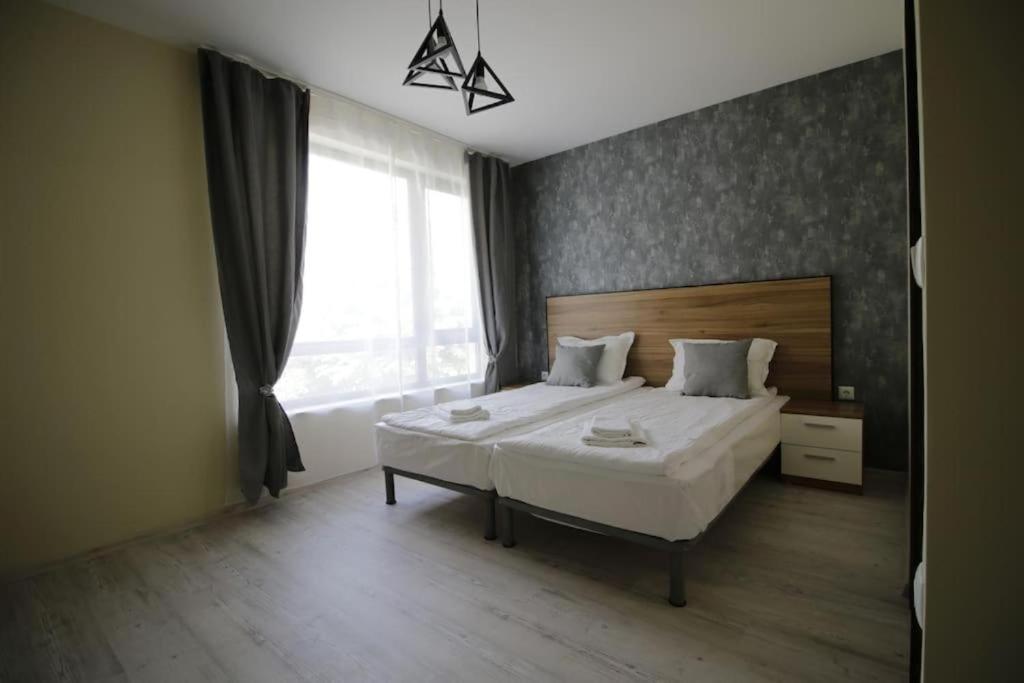 La Familia Apartments Varna Exterior photo
