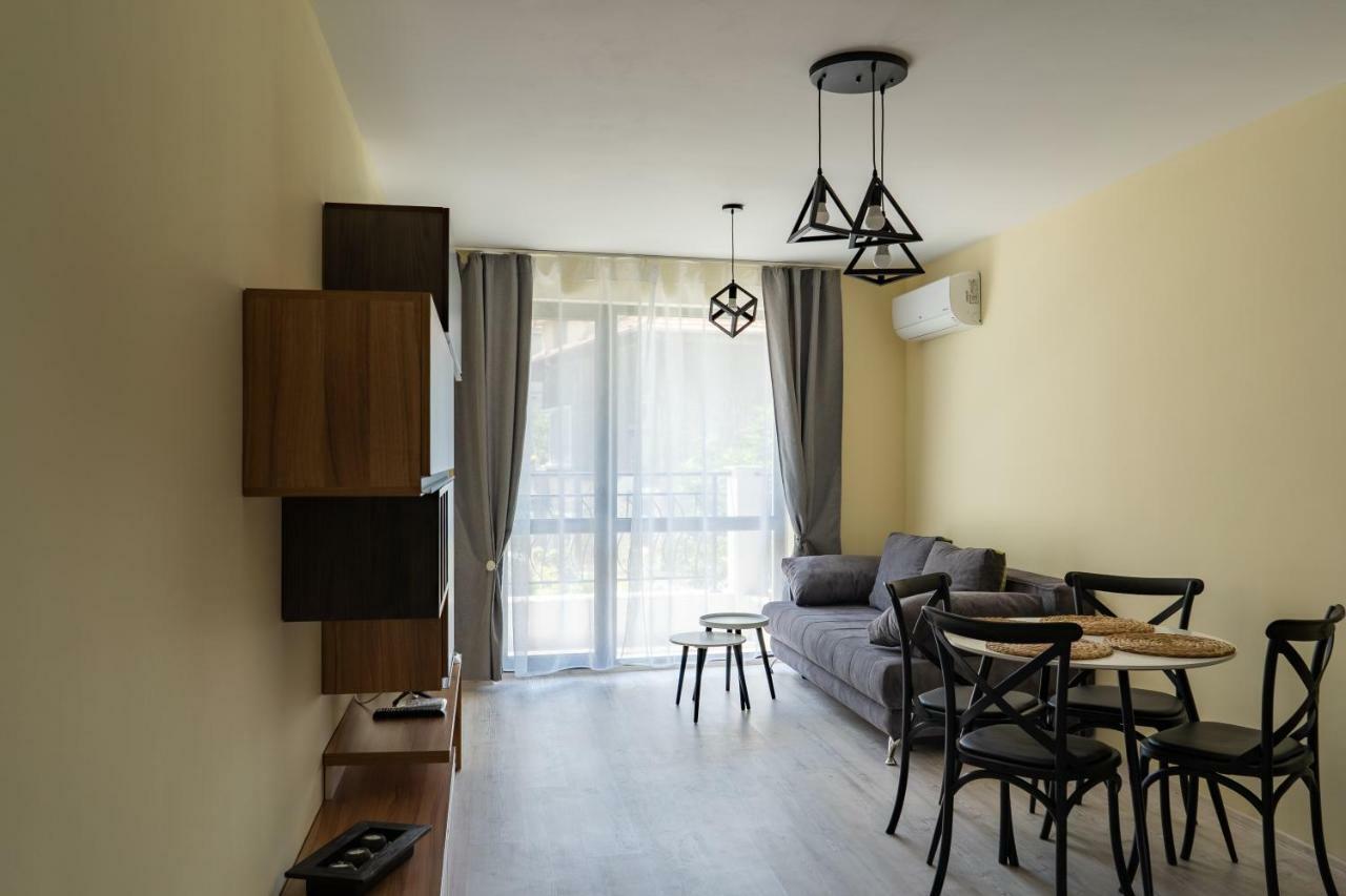 La Familia Apartments Varna Exterior photo