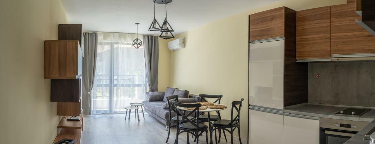 La Familia Apartments Varna Exterior photo