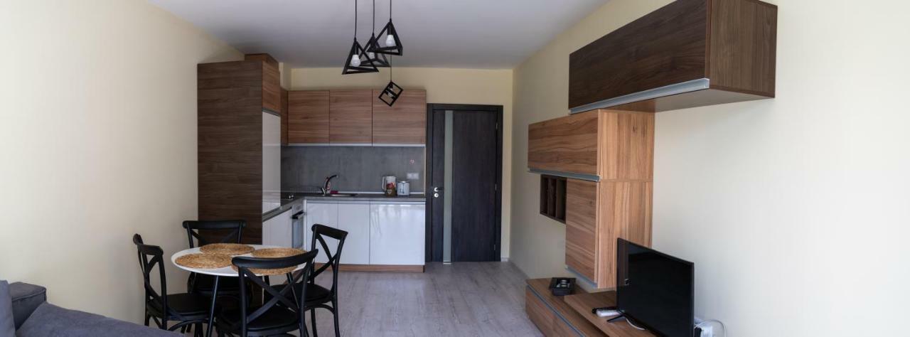 La Familia Apartments Varna Exterior photo