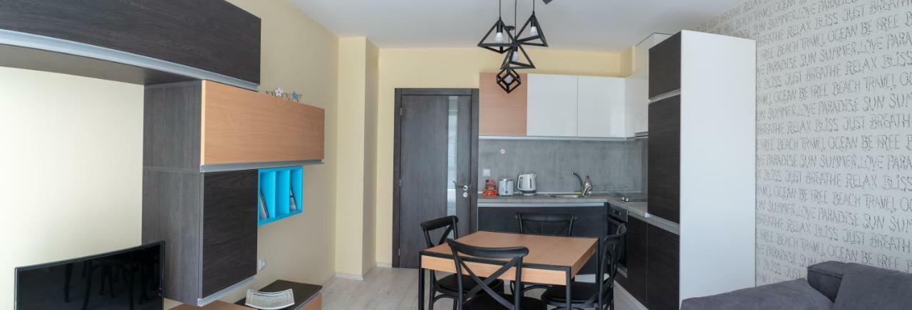 La Familia Apartments Varna Exterior photo
