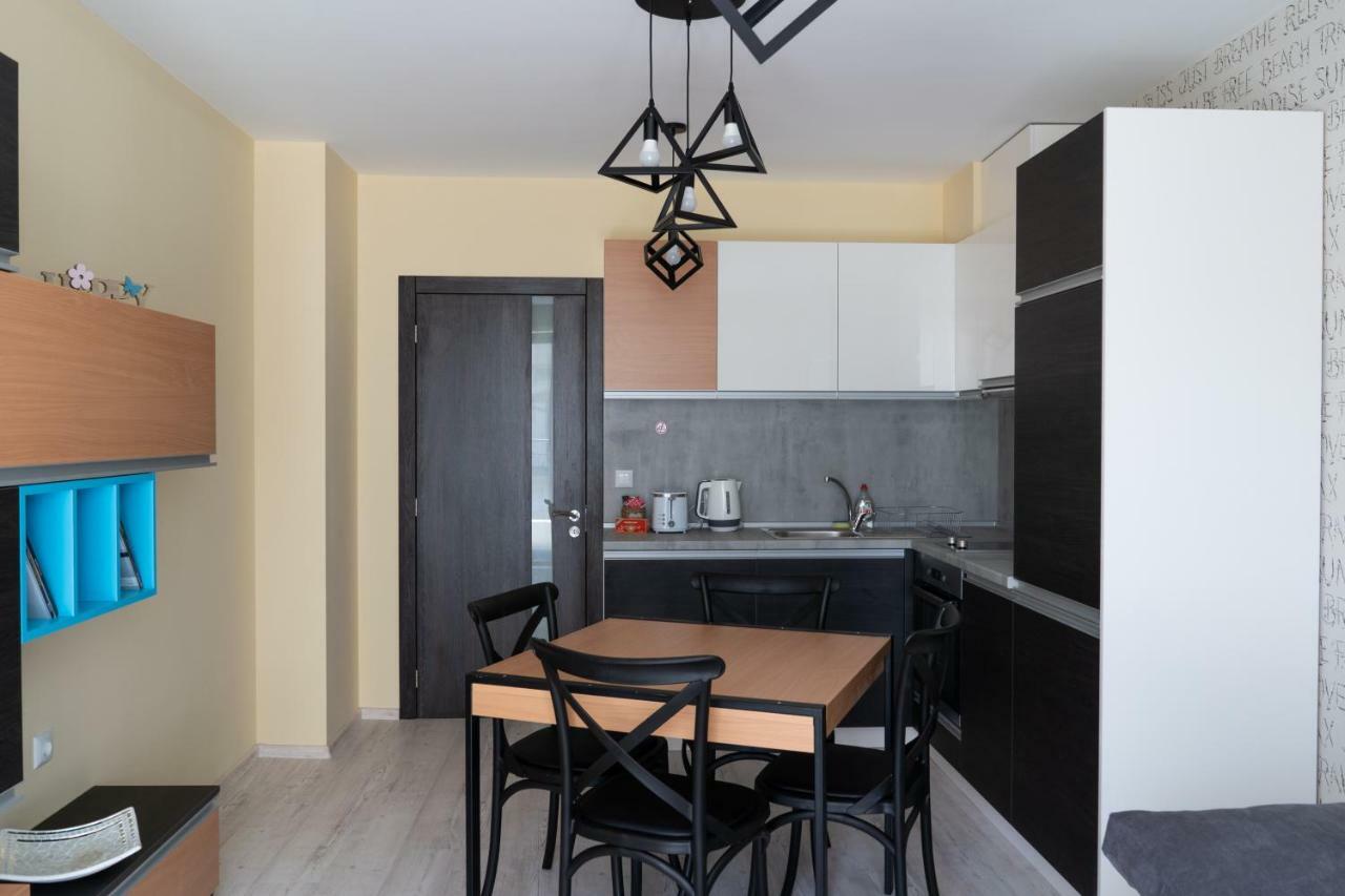 La Familia Apartments Varna Exterior photo