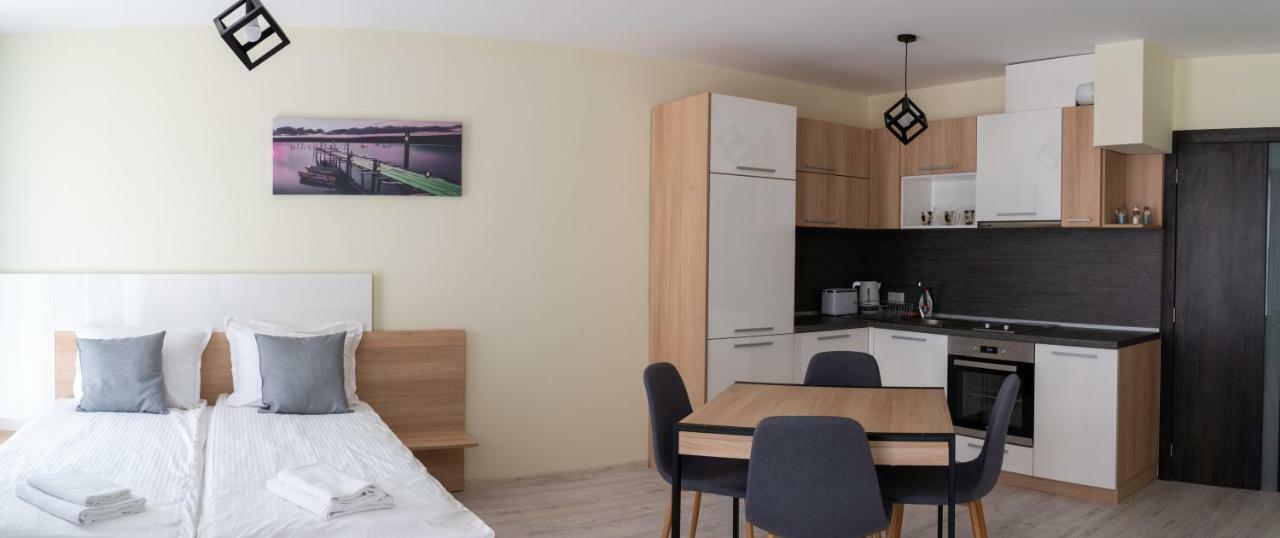 La Familia Apartments Varna Exterior photo