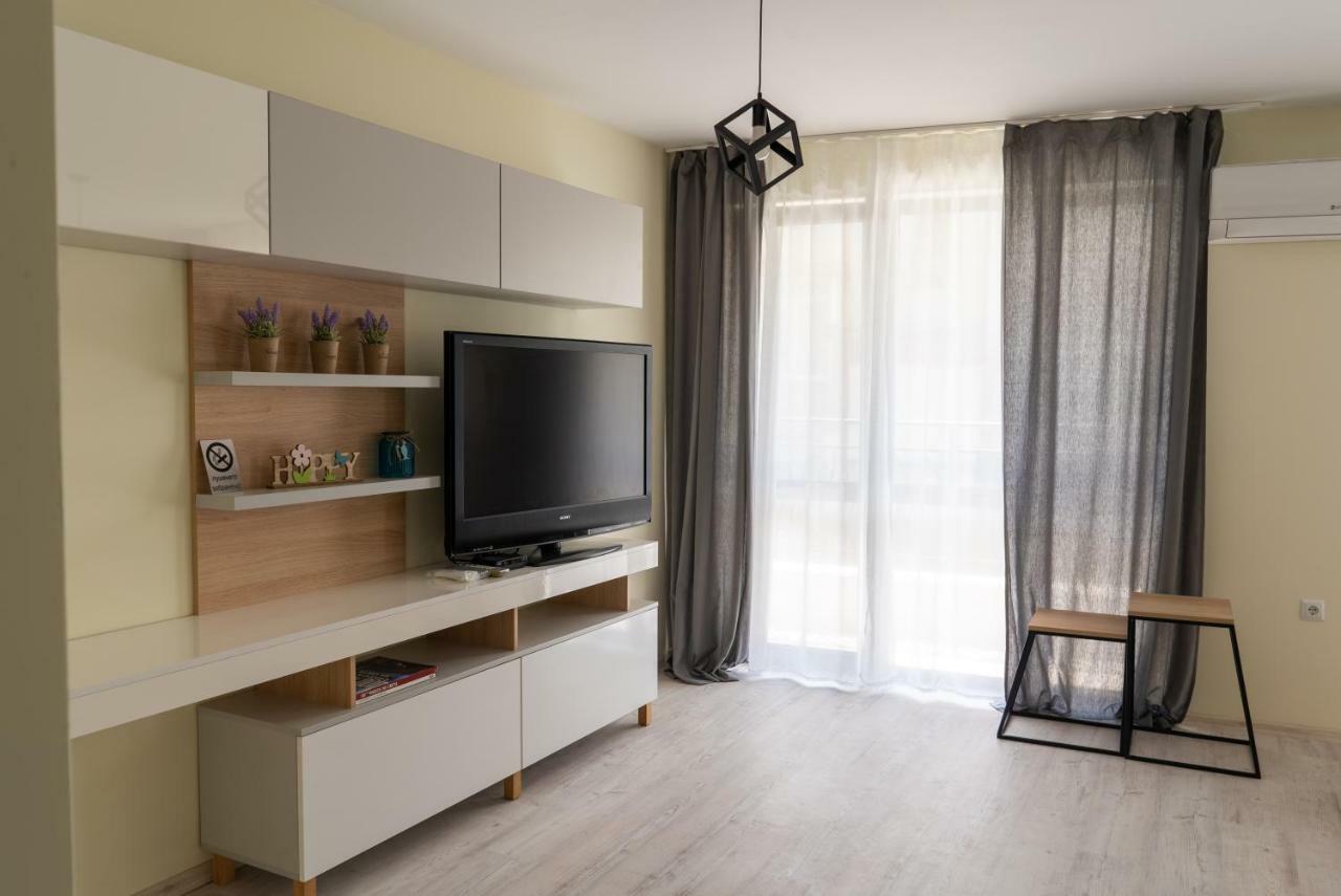 La Familia Apartments Varna Exterior photo