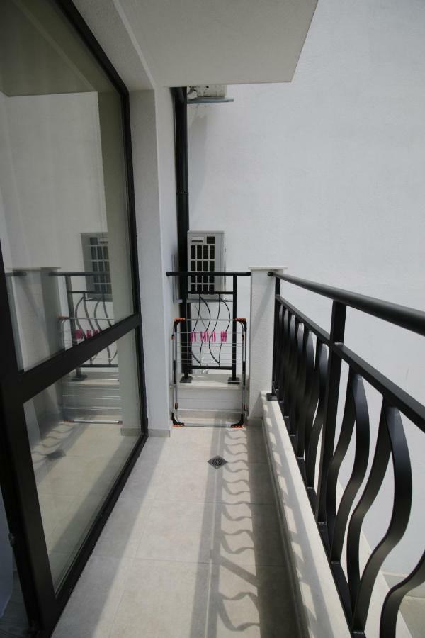 La Familia Apartments Varna Exterior photo
