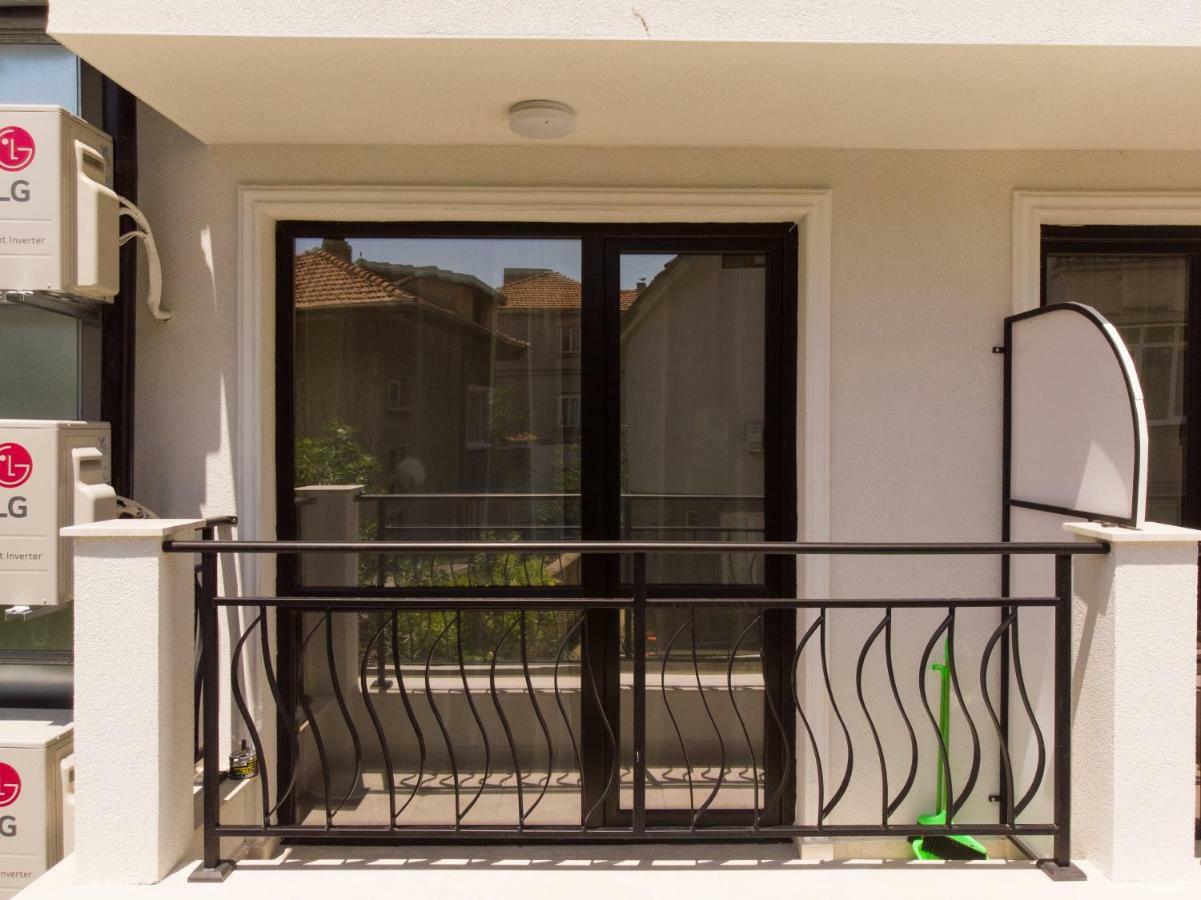La Familia Apartments Varna Exterior photo
