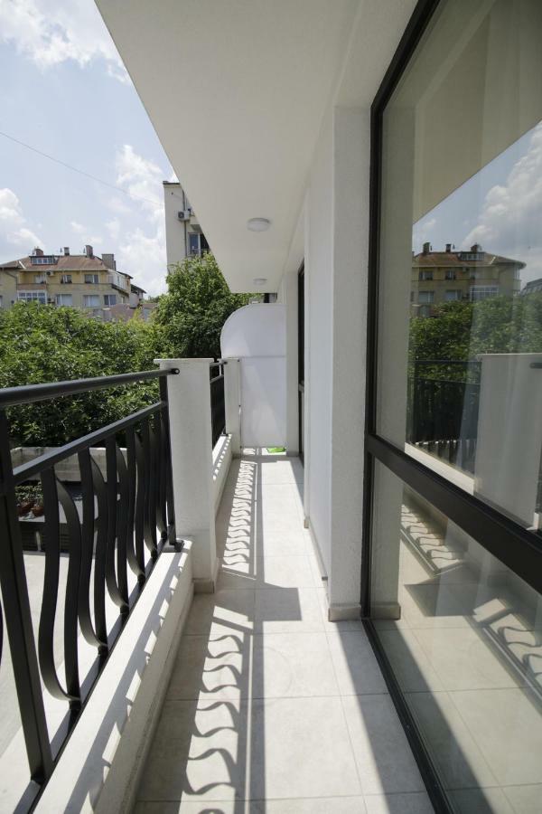 La Familia Apartments Varna Exterior photo
