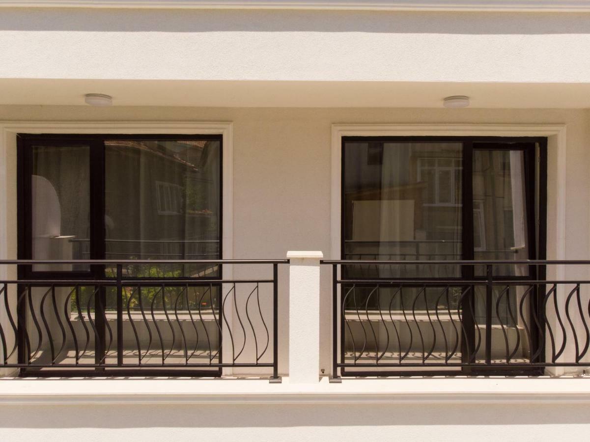 La Familia Apartments Varna Exterior photo