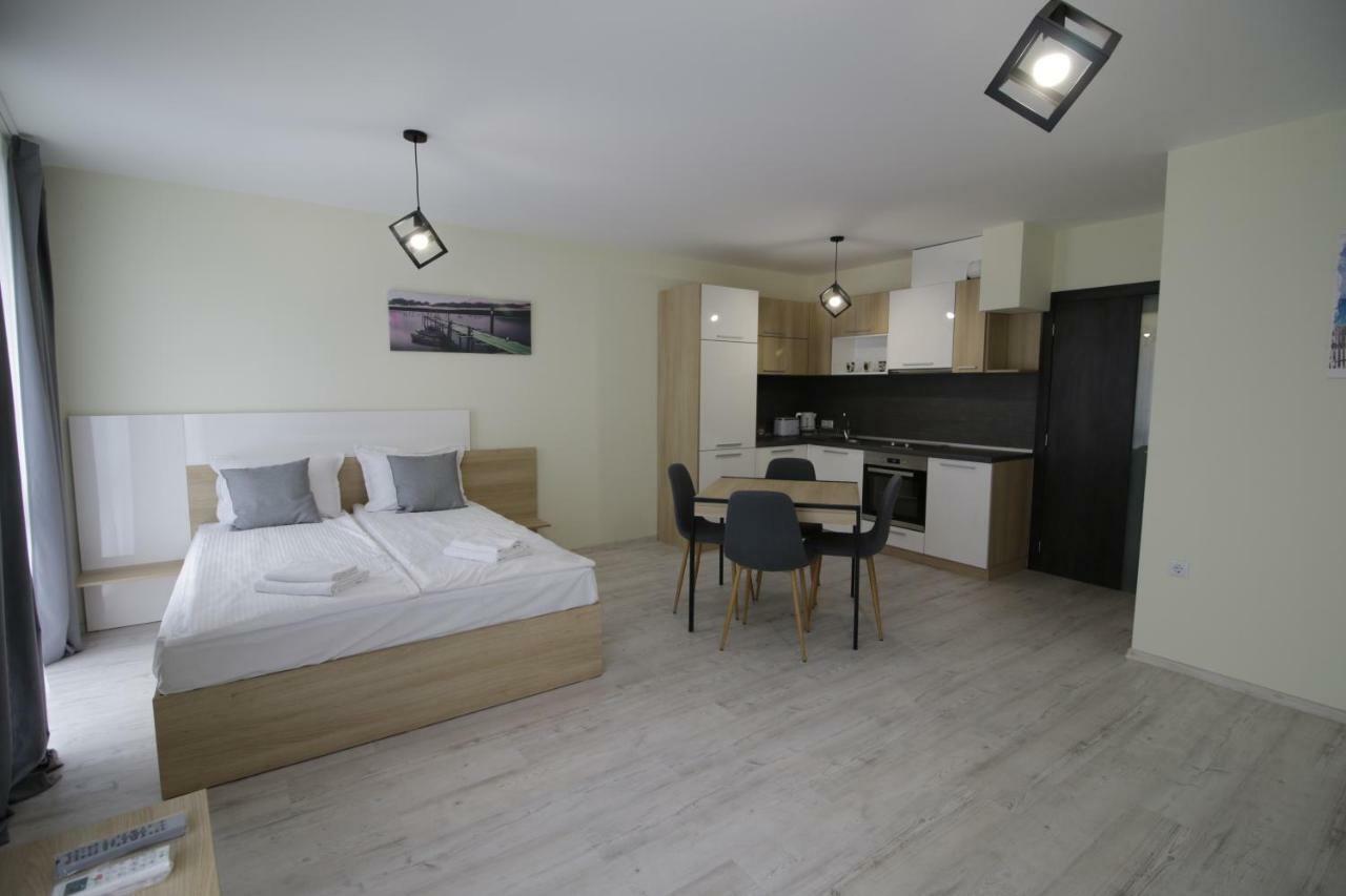 La Familia Apartments Varna Exterior photo