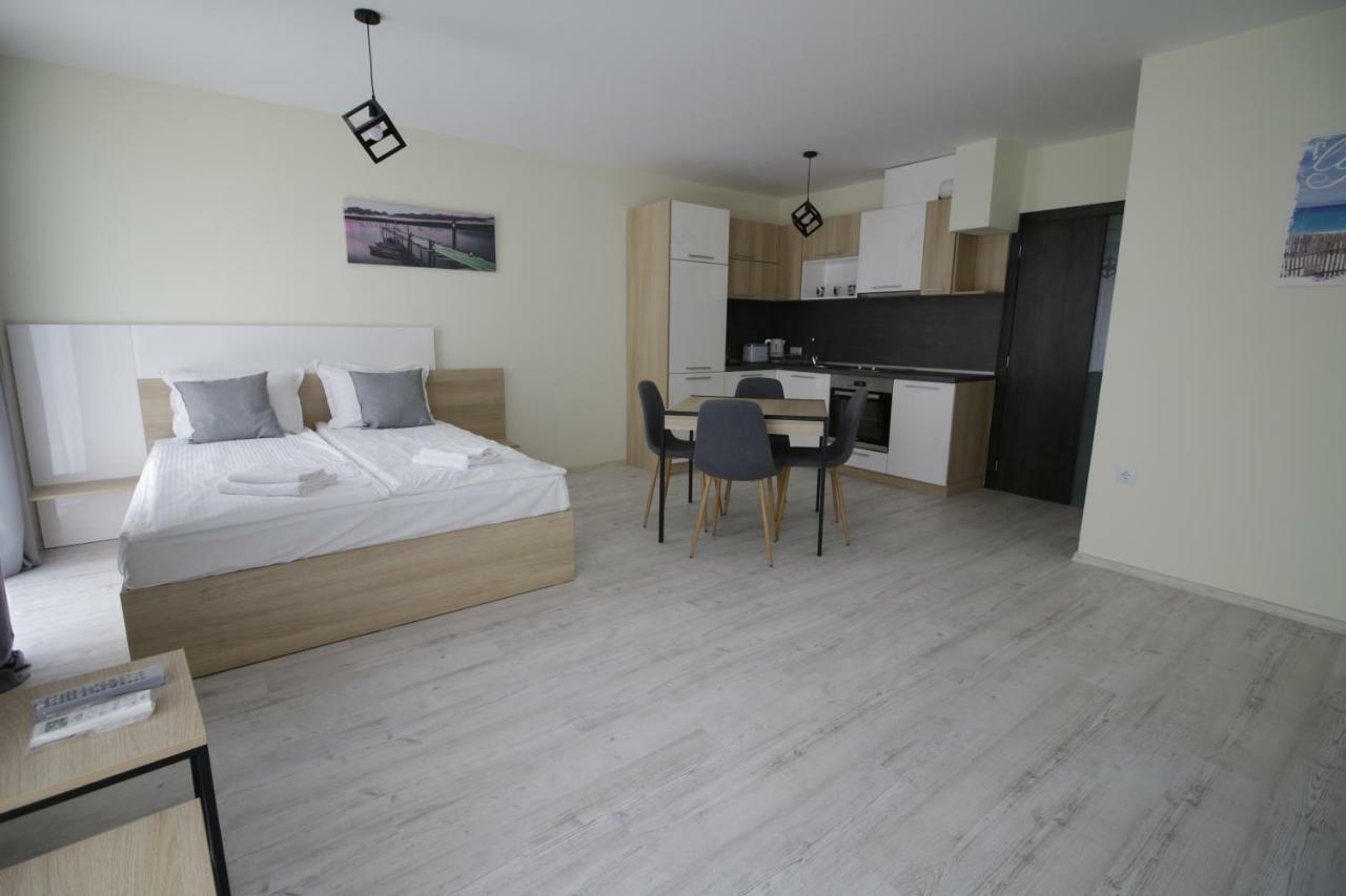 La Familia Apartments Varna Exterior photo