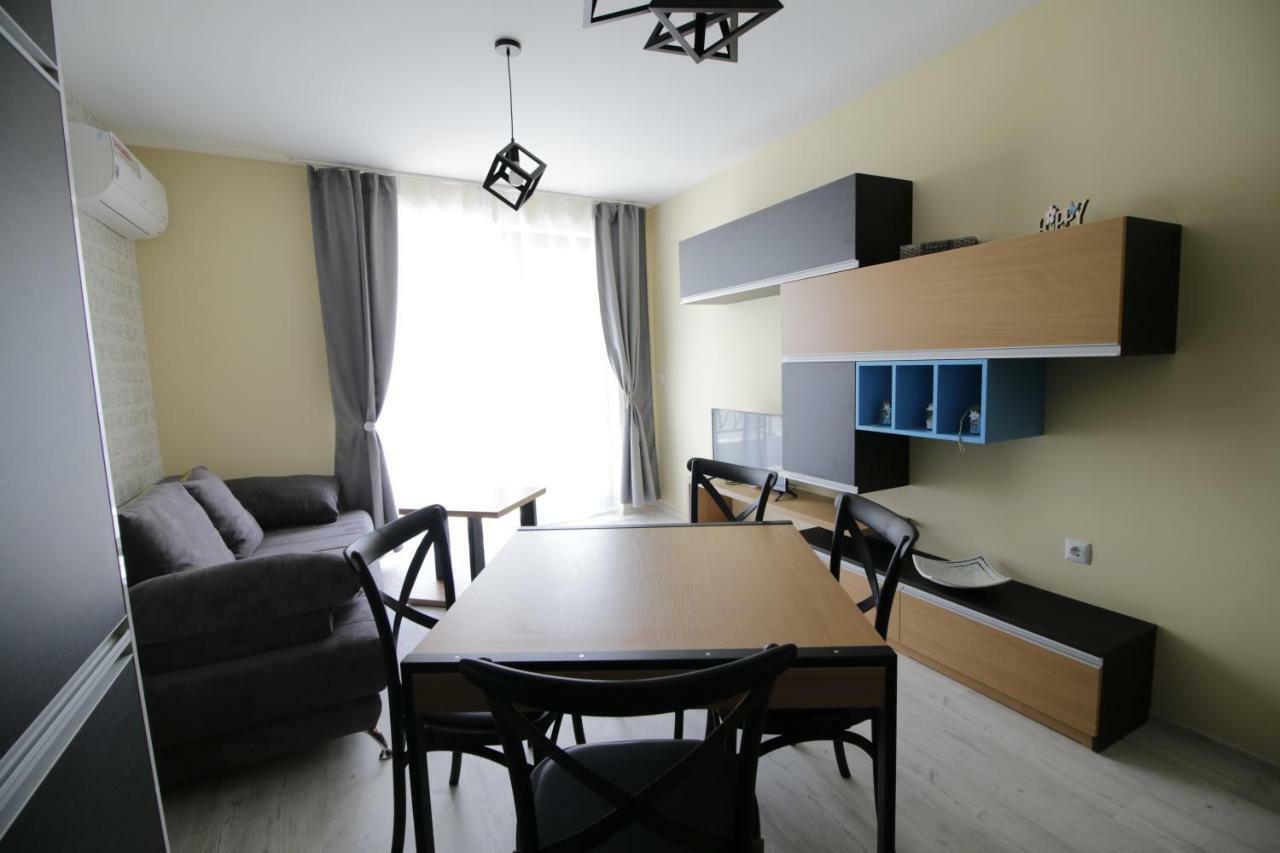 La Familia Apartments Varna Exterior photo