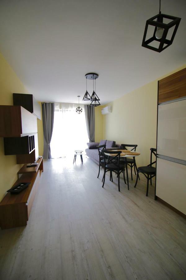La Familia Apartments Varna Exterior photo
