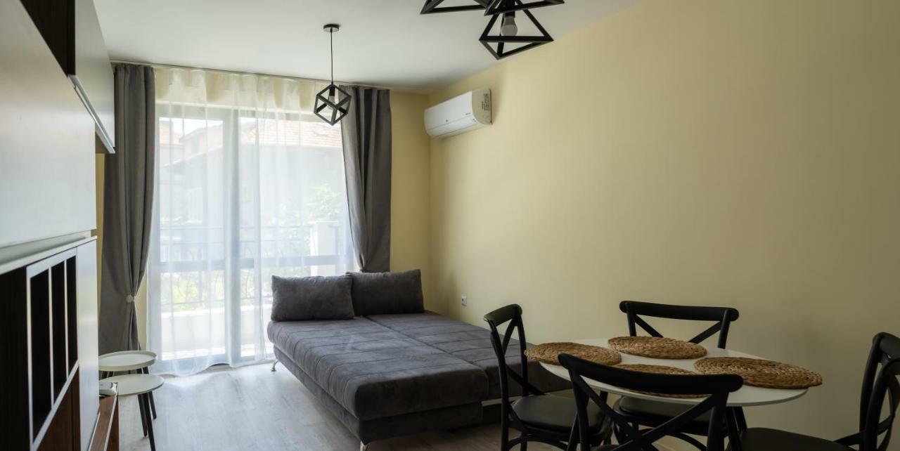 La Familia Apartments Varna Exterior photo