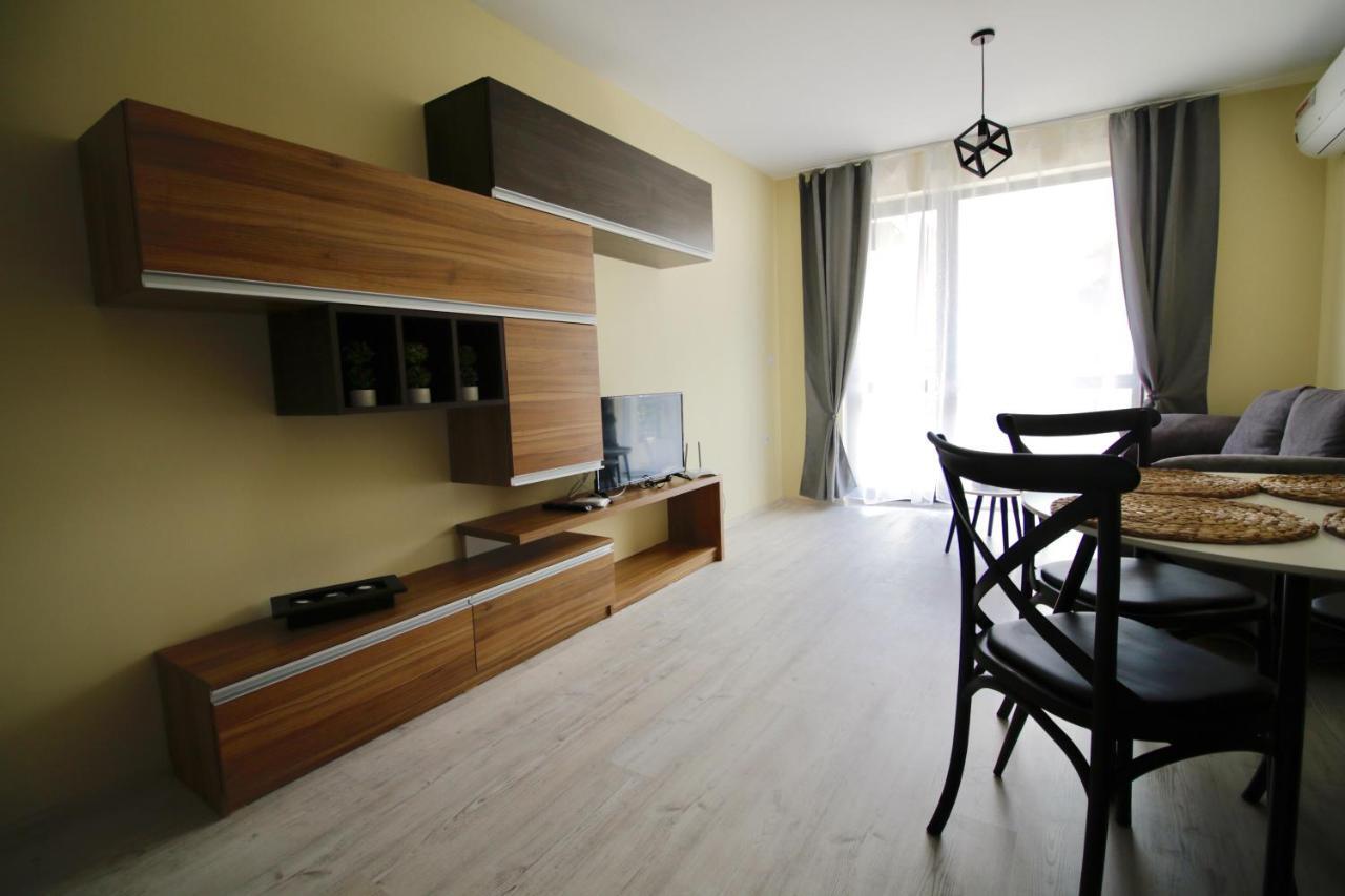 La Familia Apartments Varna Exterior photo
